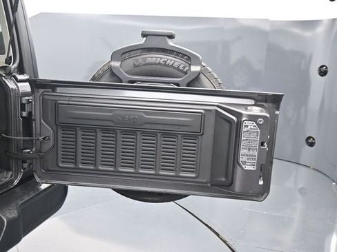 Used 2023 Jeep Wrangler Sport AWD/4WD image 16