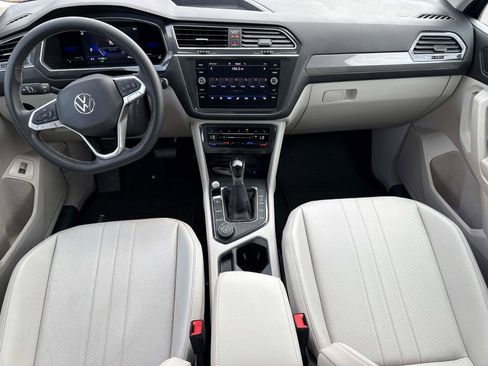 Certified 2022 Volkswagen Tiguan SE image 16
