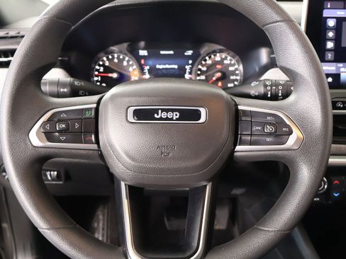 Used 2023 Jeep Compass Sport AWD/4WD image 3