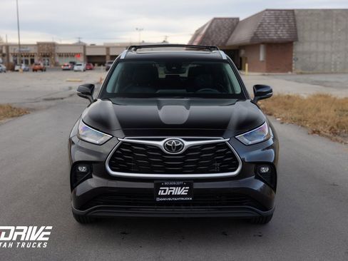 Used 2021 Toyota Highlander XLE image 4