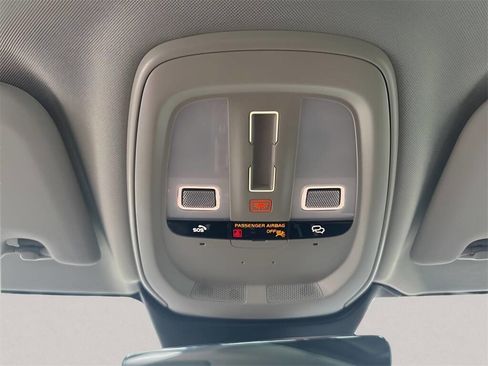 Used 2025 Volvo V60 B5 Cross Country Plus image 25