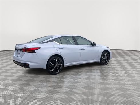 Certified 2025 Nissan Altima 2.5 SR image 11