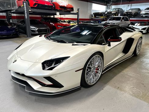 Used 2017 Lamborghini Aventador S image 10