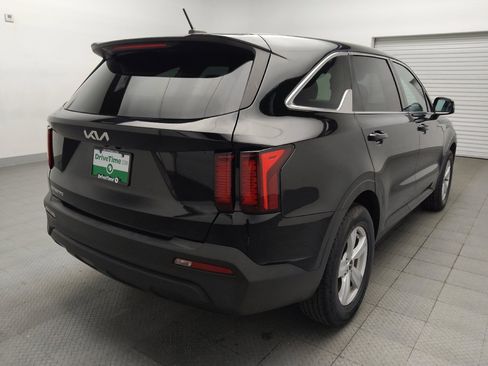 Used 2023 Kia Sorento LX FWD image 9
