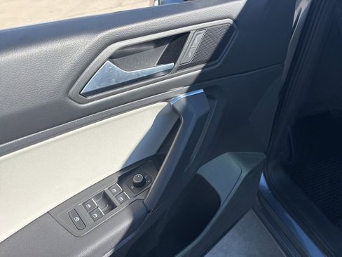 Used 2019 Volkswagen Tiguan SE image 14
