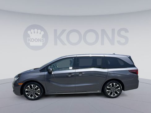 Used 2025 Honda Odyssey Elite image 2