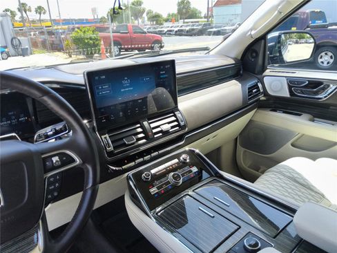 Used 2023 Lincoln Navigator Black Label image 19