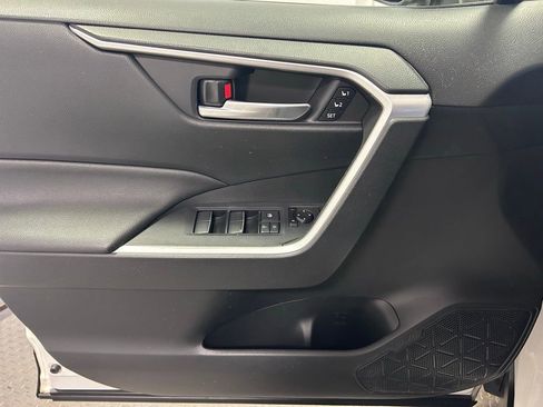 Used 2020 Toyota RAV4 XLE Premium AWD/4WD image 4