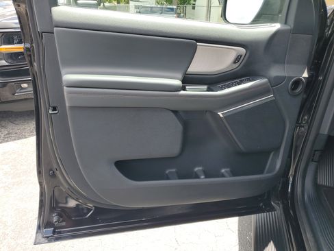Used 2025 Ford Expedition Active AWD/4WD image 13