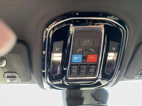 New 2025 Jeep Grand Cherokee L Overland w/ Luxury Tech Group IV image 18