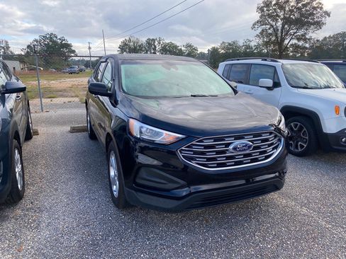 Used 2020 Ford Edge SE FWD image 3