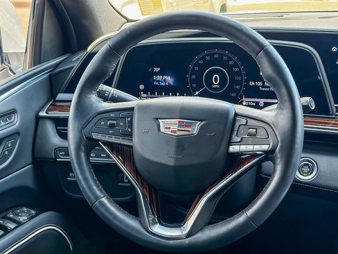 Used 2022 Cadillac Escalade Premium Luxury AWD/4WD image 15