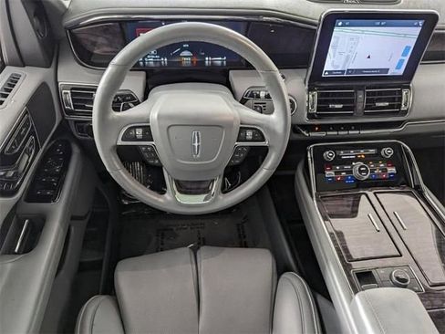 Used 2019 Lincoln Navigator Reserve image 10