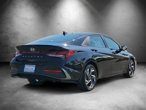 Certified 2025 Hyundai Elantra Sport FWD image 3