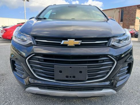 Used 2020 Chevrolet Trax LT w/ LT Convenience Package FWD image 2