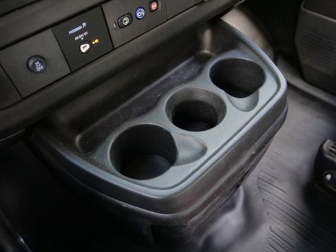 Used 2018 GMC Savana 3500 w/ Driver Convenience Package image 17