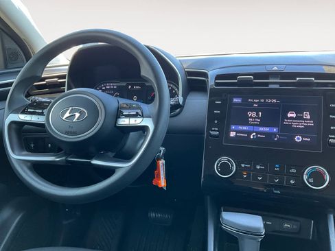 Used 2023 Hyundai Tucson SE image 11