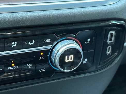 Used 2022 GMC Sierra 1500 SLT w/ X31 Off-Road Package image 29