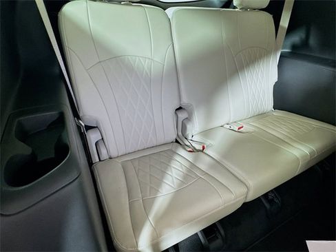 Used 2022 Buick Enclave Avenir w/ Avenir Technology Package image 27