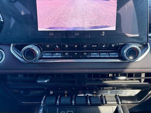 Used 2024 Chevrolet Colorado Z71 w/ Z71 Convenience Package 2 image 16