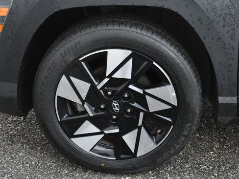 Used 2025 Hyundai Kona SEL image 11