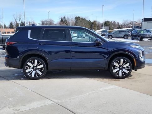 New 2026 Mitsubishi Outlander SE image 14