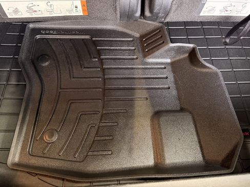 Used 2017 Ford Explorer XLT w/ Equipment Group 202A image 10