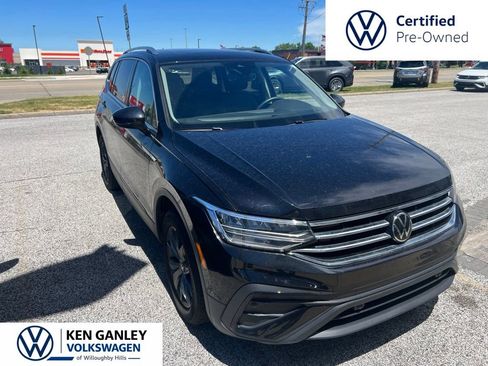 Used 2022 Volkswagen Tiguan SE w/ Panoramic Sunroof Package AWD/4WD image 2