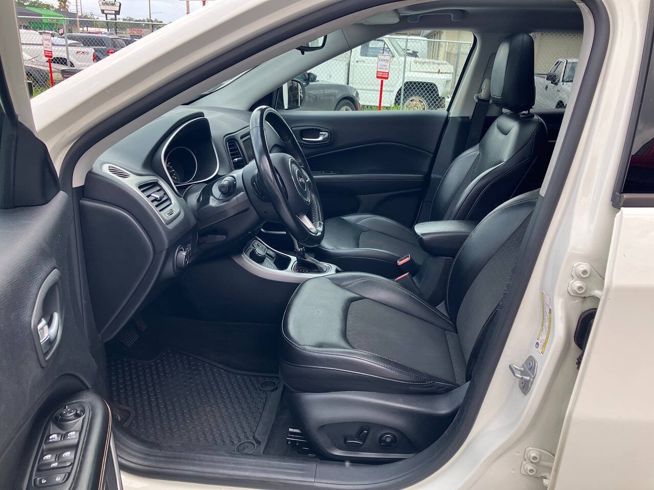 Used 2018 Jeep Compass Latitude w/ Popular Equipment Group AWD/4WD image 21