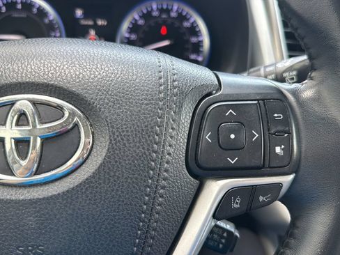 Used 2019 Toyota Highlander XLE AWD/4WD image 21