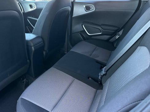 Used 2022 Kia Soul LX FWD image 12