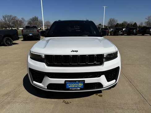New 2026 Jeep Grand Cherokee Summit AWD/4WD image 14