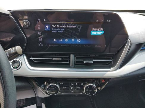 Used 2025 Chevrolet Trax LT FWD image 18