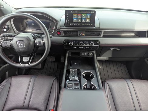 Used 2025 Honda Pilot Black Edition image 17