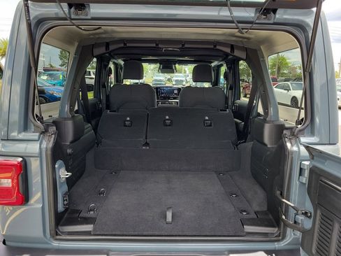 Used 2025 Jeep Wrangler Unlimited Sahara AWD/4WD image 26