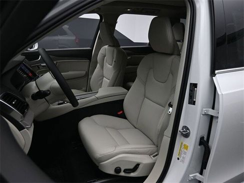 New 2025 Volvo XC90 B6 Plus w/ Protection Package Premier image 16