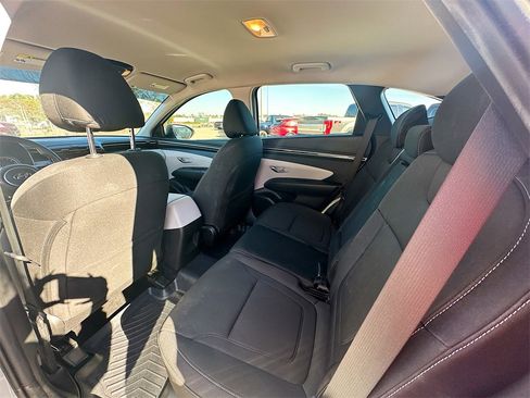 Used 2023 Hyundai Tucson SE image 4