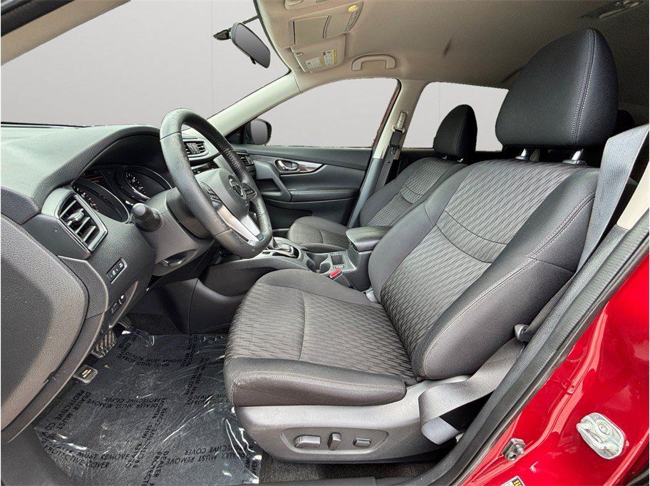 Used 2018 Nissan Rogue SV FWD image 2