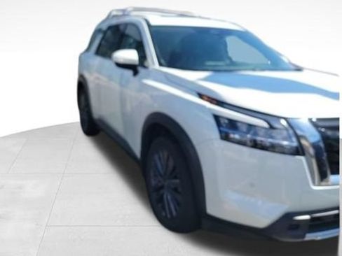 Used 2023 Nissan Pathfinder SL w/ SL Premium Package AWD/4WD image 6