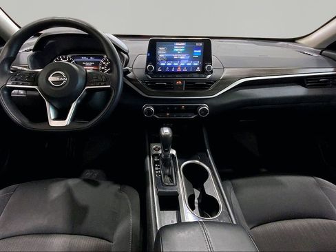 Used 2024 Nissan Altima 2.5 SV FWD image 7