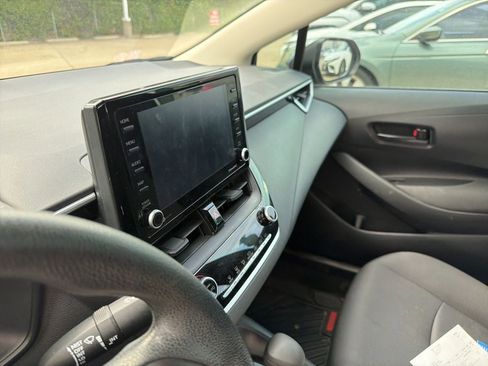 Used 2022 Toyota Corolla LE FWD image 9