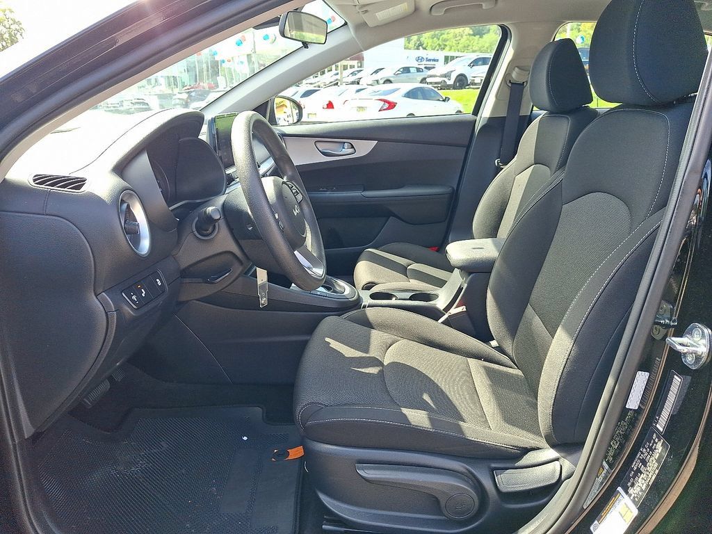 Used 2023 Kia Forte LXS w/ LXS Technology Package FWD image 14