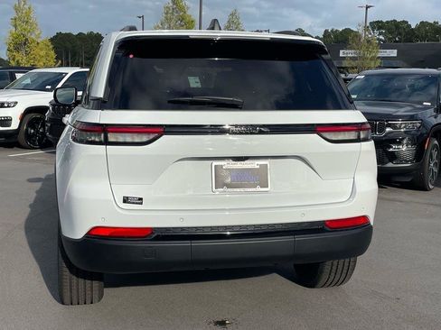 New 2025 Jeep Grand Cherokee Altitude image 33