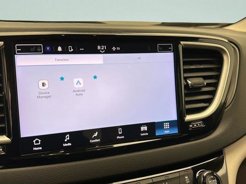 Used 2024 Chrysler Pacifica Touring-L FWD image 19