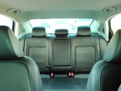 Used 2022 Volkswagen Passat 2.0T SE image 34