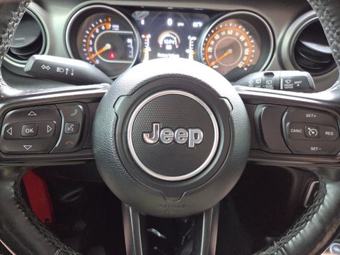 Used 2020 Jeep Wrangler Sport AWD/4WD image 30