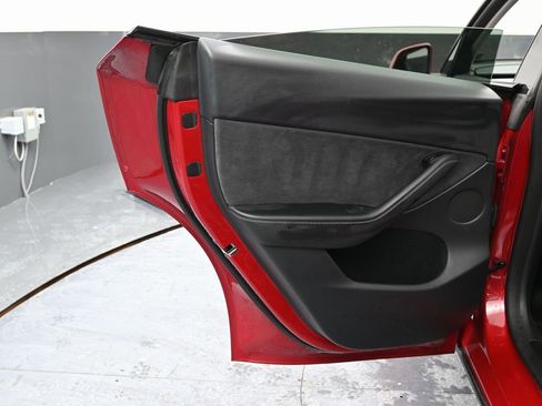 Used 2023 Tesla Model Y Long Range image 41