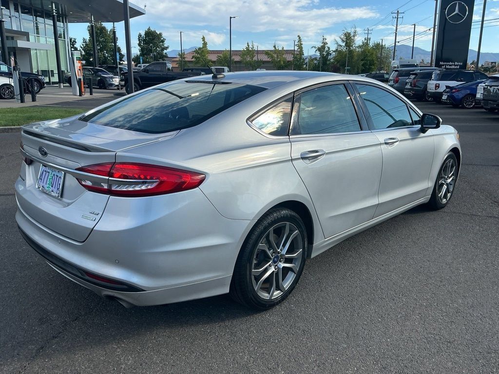 Used 2017 Ford Fusion SE w/ Equipment Group 201A FWD image 7