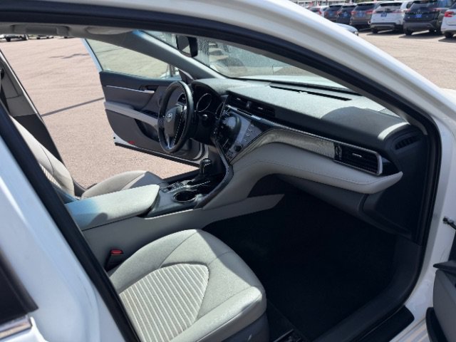 Used 2020 Toyota Camry SE w/ Sunroof Package FWD image 35