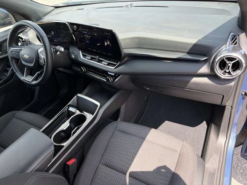 Used 2025 Chevrolet Equinox LT FWD image 13